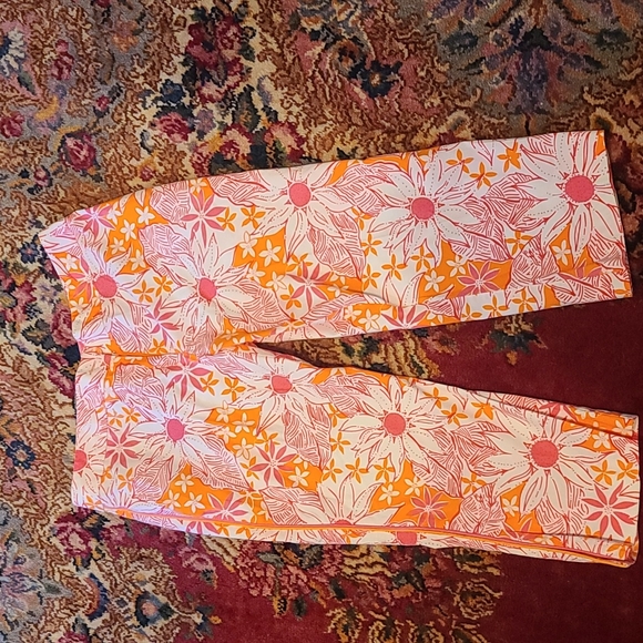 Lilly Pultizer Capris - Picture 3 of 9